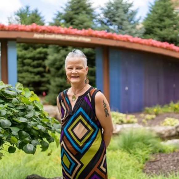 Meet your Posher, Renee - Picture 2 of 5